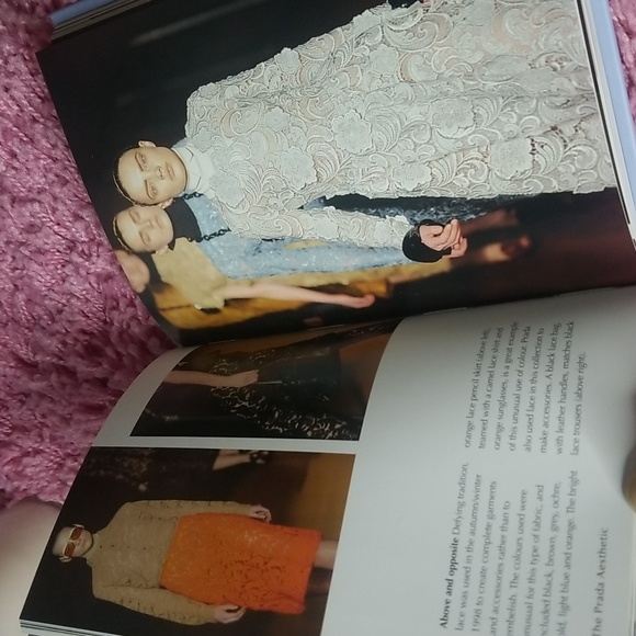 1 Little Luxury Book, The Story of the Iconic Fashion Designer - Picture 5 of 8